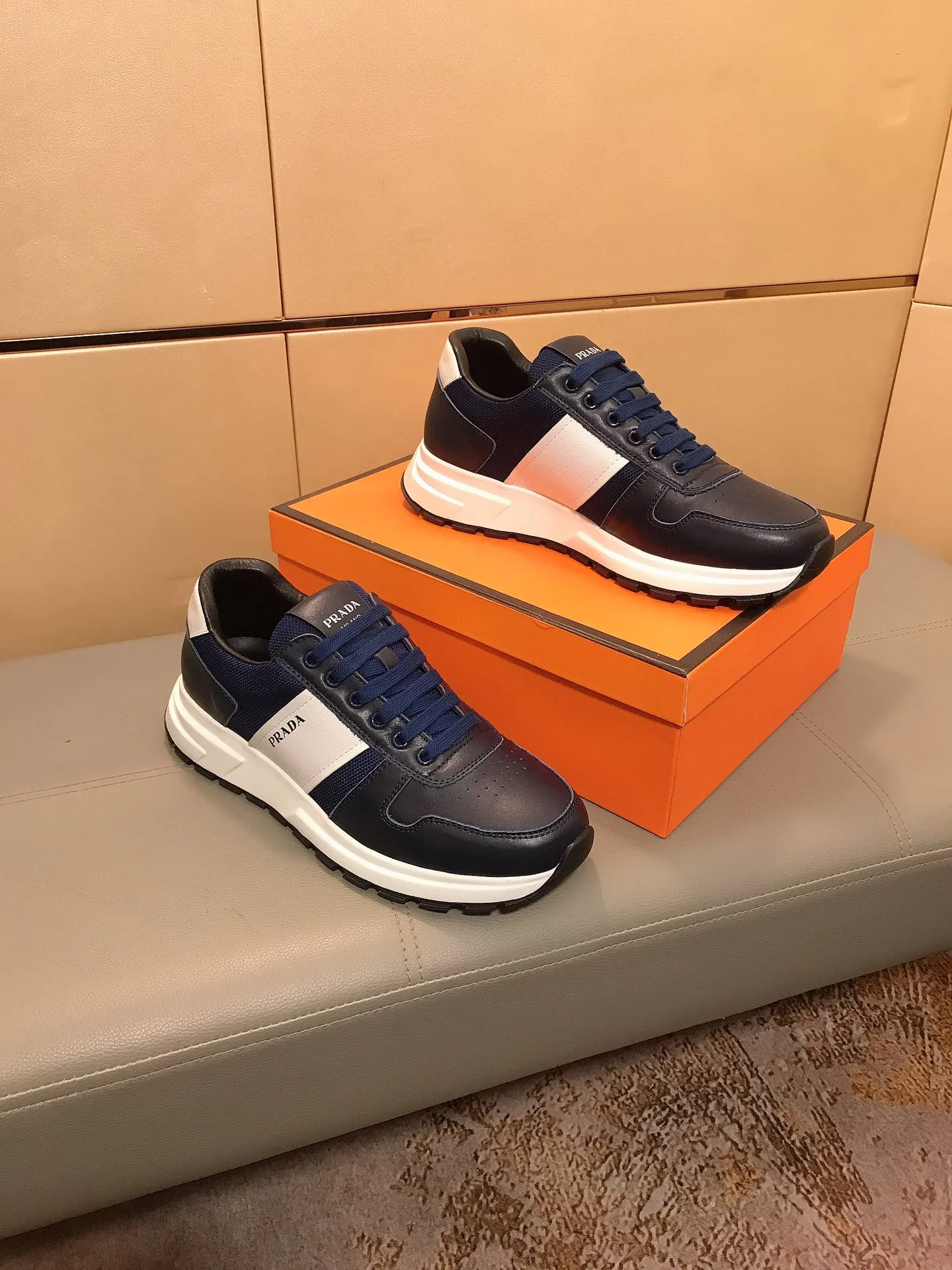 Ex-factory price 400 👟👟【PRADA】Prada's new men's fashion sports and casual shoes🇨🇳High-end boutique💯Exquisite details, uppers made of cowhide + breathable fabrics, pigskin lining🌶🌶Lightweight, wear-resistant and non-slip original outsole, comfortable to wear🎋Classic craftsmanship, fine workmanship, worth owning Code number: 38-44